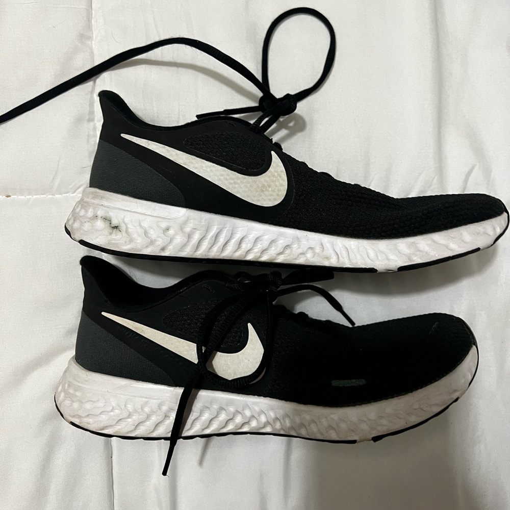 Nike Black and White Running Shoes